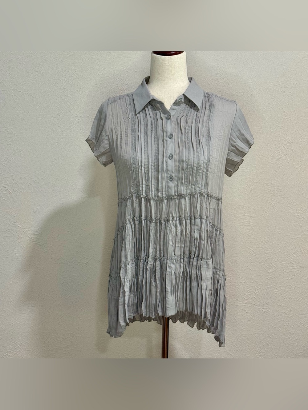NY Collection Light Gray Pleated Short-Sleeve Collared Top Size S